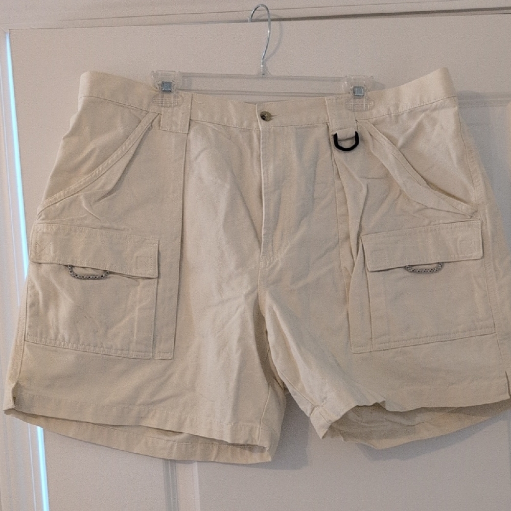 Columbia Men's Cream Cargo Shorts